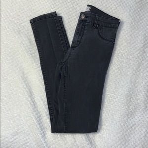 Black high waisted skinny jeans.